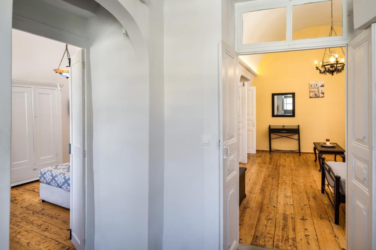 450 Years Castle House For 2-5 People/Jacuzzi Villa Emporio  Ngoại thất bức ảnh